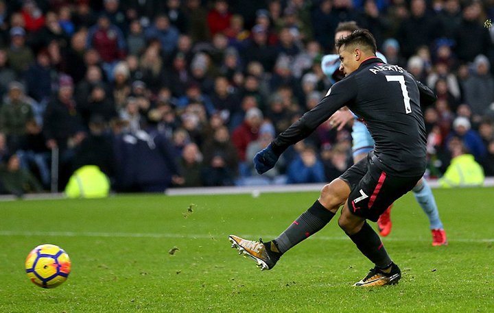 Hạ Burnley ở phút bù giờ, Arsenal vào tốp 4